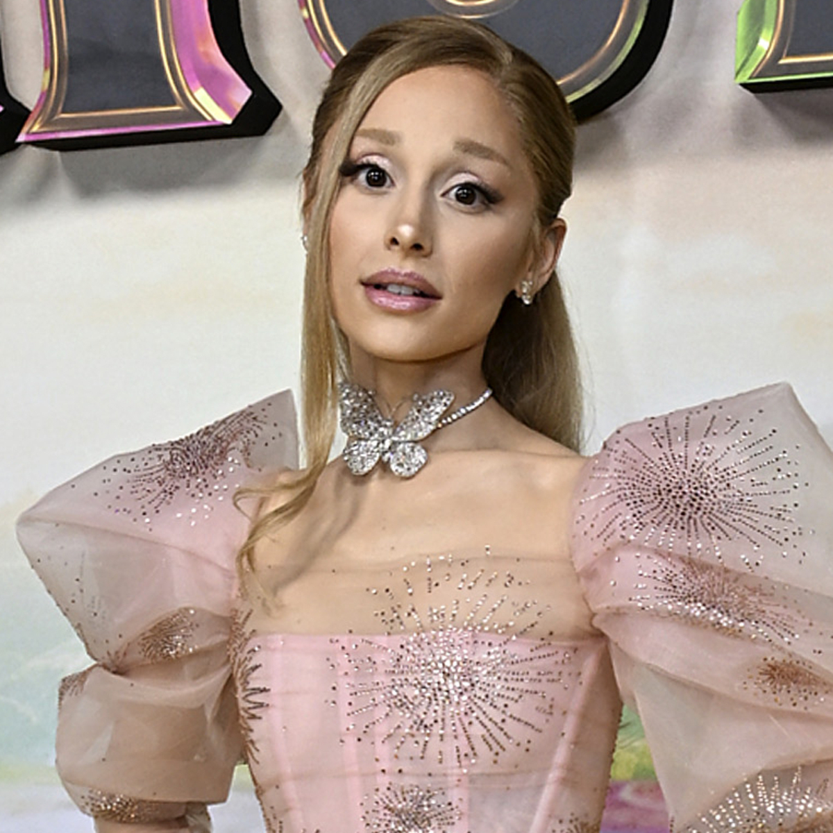 See Ariana Grande Bewitching Glinda-Inspired Look at Wicked Premiere