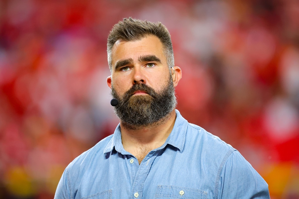 Jason Kelce fala sobre pessoa chamando Travis Kelce de calúnia homofóbica