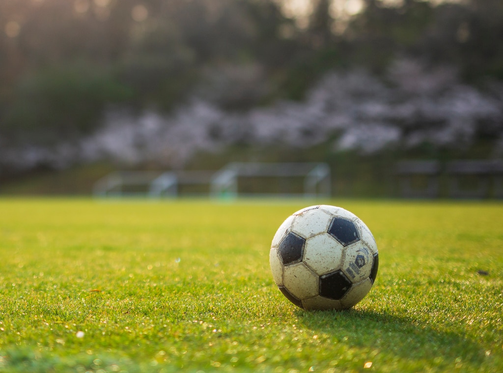 Perulu futbolcu sahaya yıldırım düşmesi sonucu hayatını kaybetti