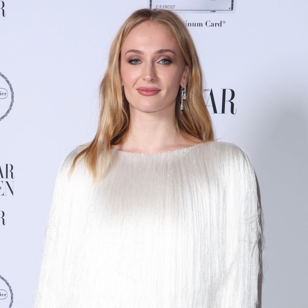 Sophie Turner’s 6-Pack Abs in Bikini Photo Sophie Turner’s 6-Pack Abs in Bikini Photo