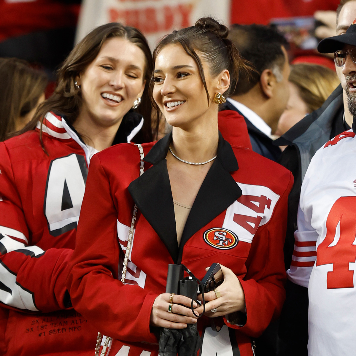 Съпругата на Kyle Juszczyk, Кристин, носи сърцето си в ръкава си в Sweet Tribute на Super Bowl 2024