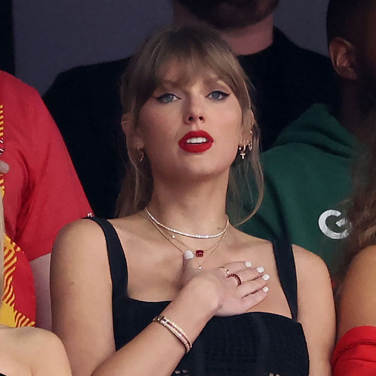 Photos From Taylor Swift And Her Squad Cheer On Travis Kelce At 2024 Super Bowl 