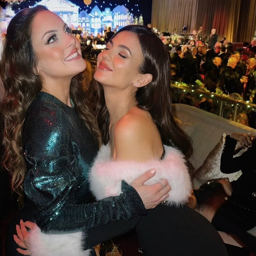 Ariana Grande Reacts to Victoria Justice and Elizabeth Gillies’ Victorious Reunion  – E! Online Ariana Grande Reacts to Victoria Justice and Elizabeth Gillies’ Victorious Reunion  – E! Online