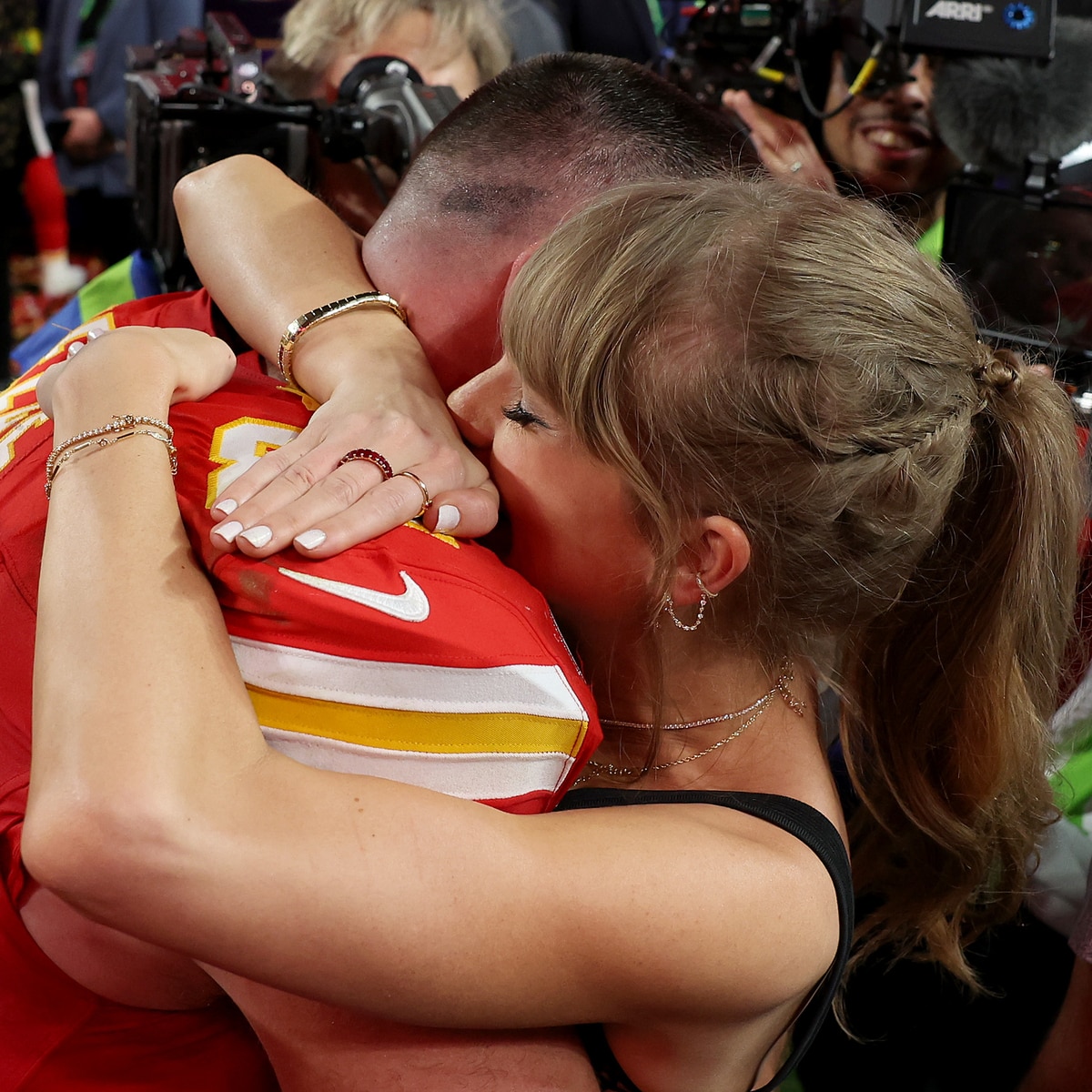 Taylor Swift, Travis Kelce, 2024 Super Bowl, Celebrating On Field