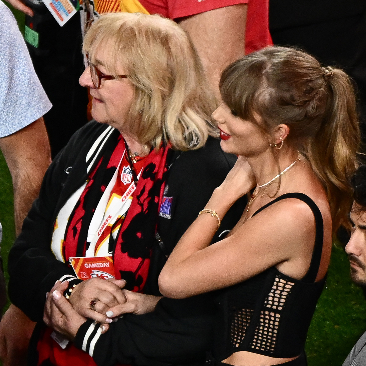 Taylor Swift & Travis Kelce's Mom Share Sweet Super Bowl Moment