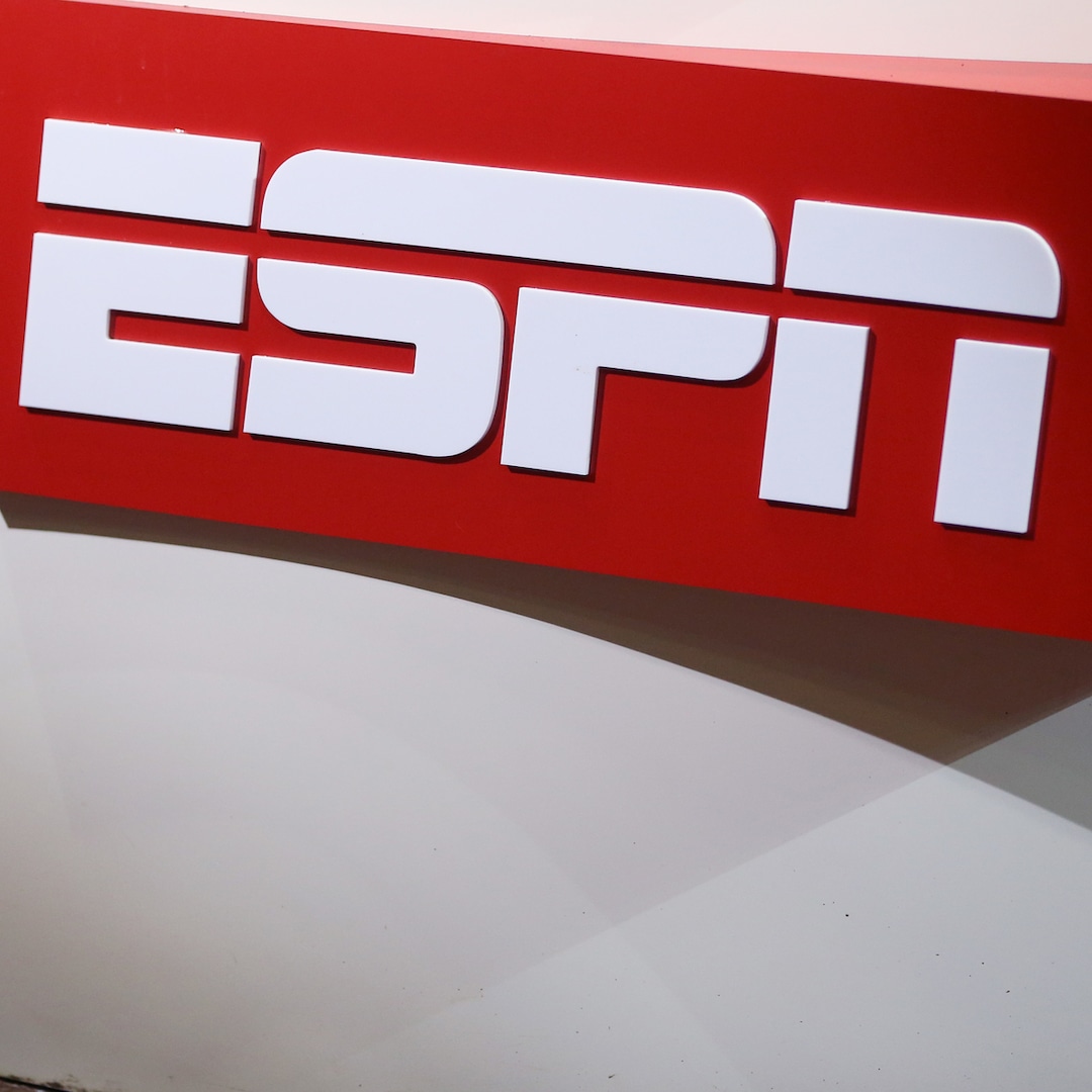 ESPN Anchor Randy Scott Mourns Death of Colleague Zach Jones, 41, in Tearful On-Air Announcement – E! Online ESPN Anchor Randy Scott Mourns Death of Colleague Zach Jones, 41, in Tearful On-Air Announcement – E! Online