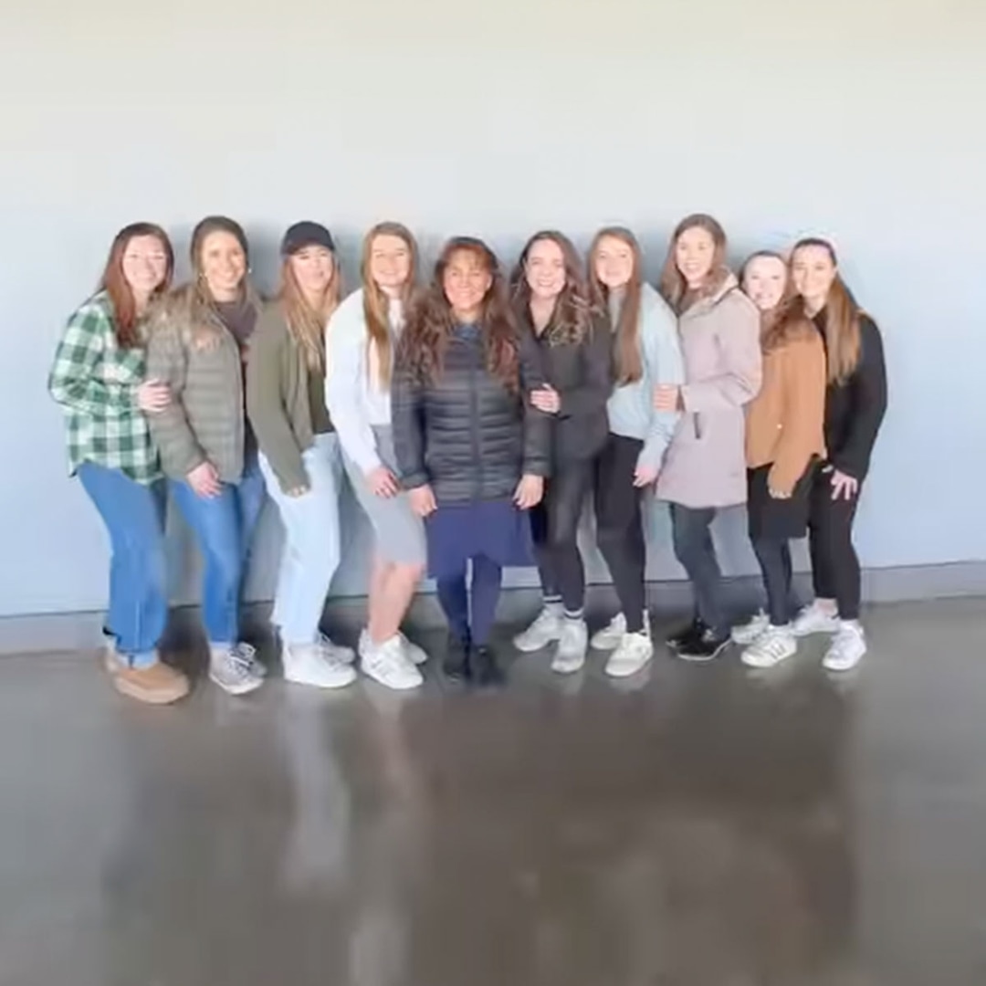 Michelle Duggar Appears in Rare Photo With All 9 Daughters – E! Online Michelle Duggar Appears in Rare Photo With All 9 Daughters – E! Online