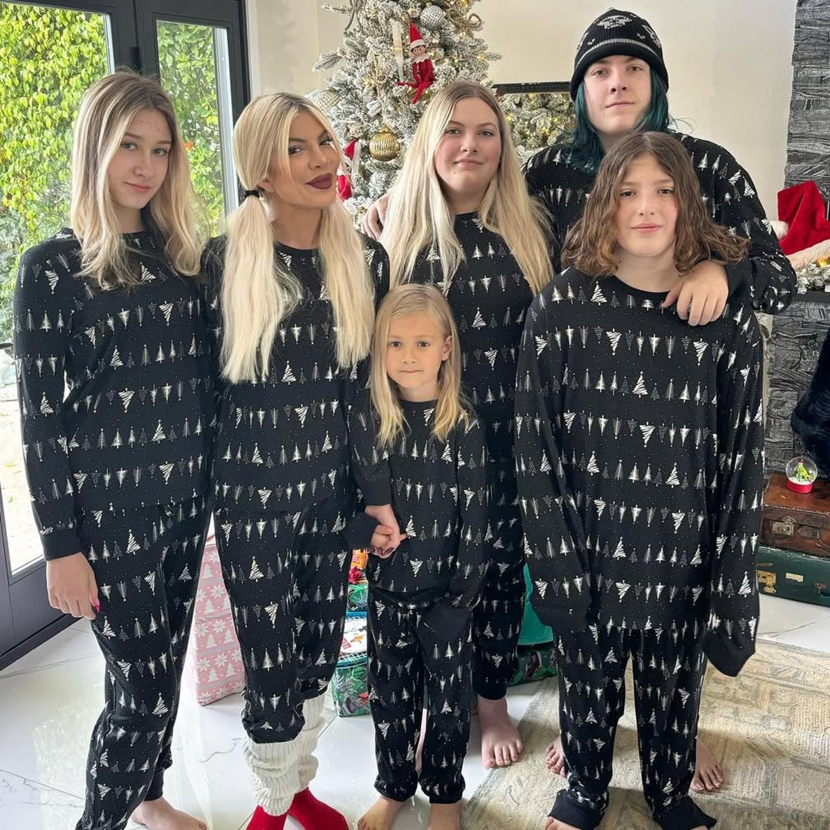 Tori Spelling,  Liam McDermott, Stella McDermott, Hattie McDermott, Finn McDermott, Beau McDermott