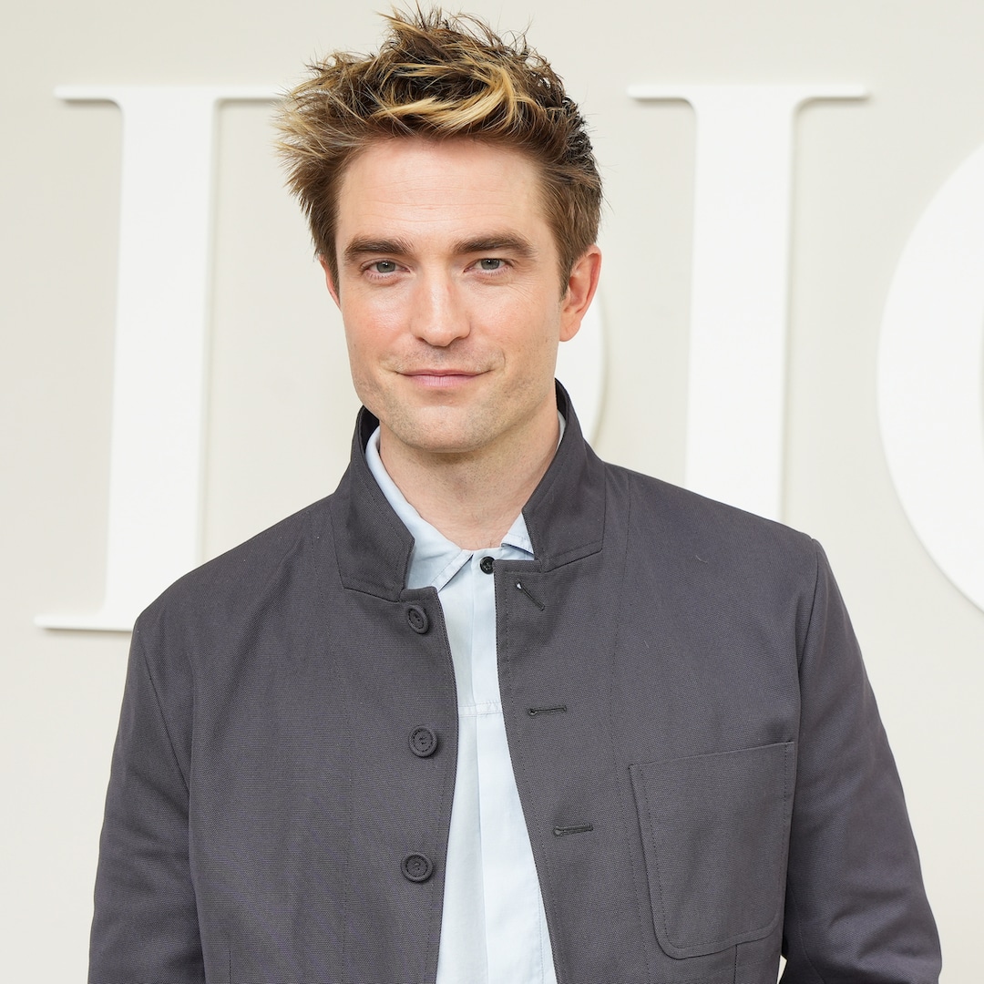 Robert Pattinson Reacts to Twilight Haters “Still Stuck on That S–t” Nearly 20 Years Later – E! Online Robert Pattinson Reacts to Twilight Haters “Still Stuck on That S–t” Nearly 20 Years Later – E! Online