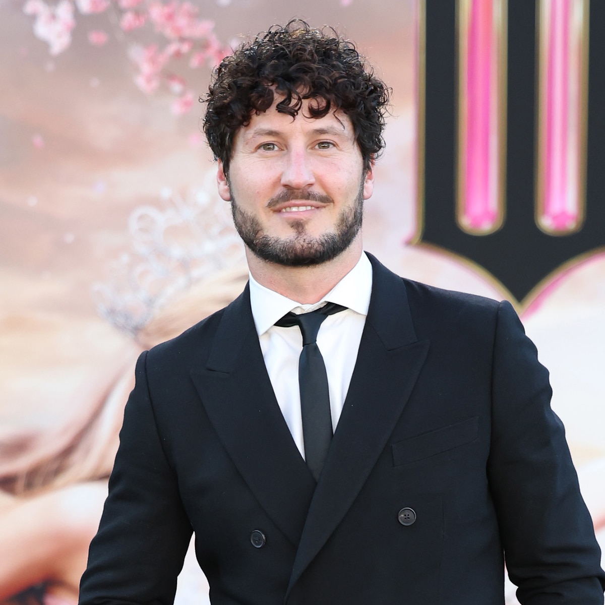 DWTS의 Val Chmerkovskiy가 쇼 로맨스가 비전문적일 수 있다고 말하는 이유