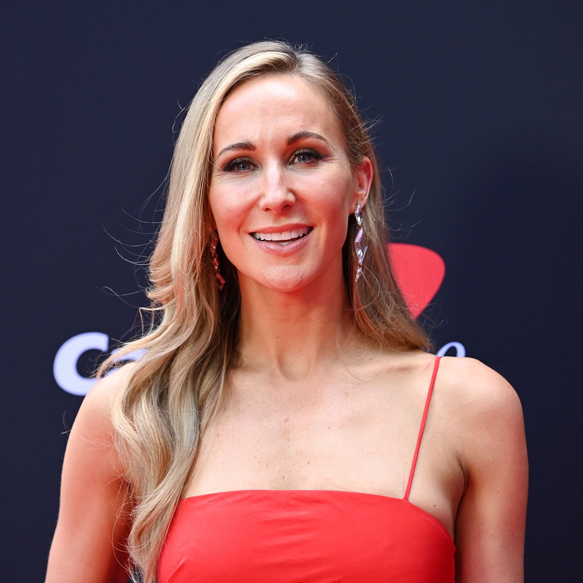 Nikki Glaser wird die Golden Globes 2025 moderieren: Alles über die Komikerin