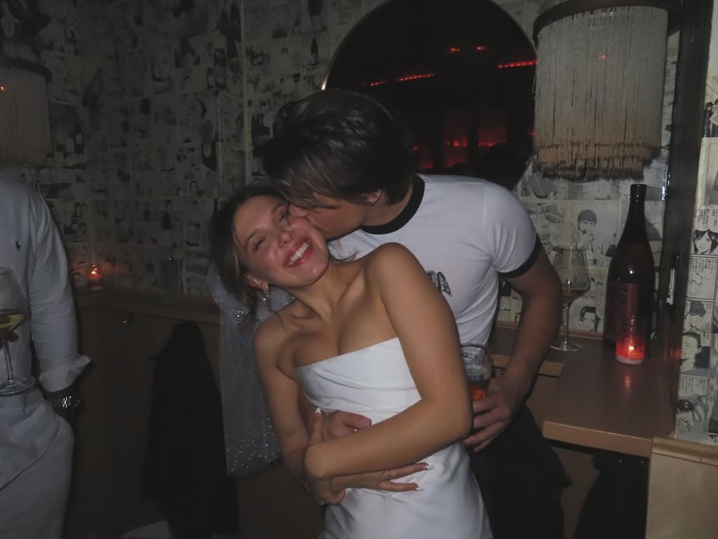 Millie Bobby Brown e Jake Bongiovi compartilham o casamento na Itália