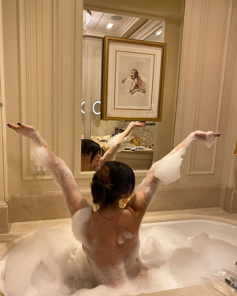 Selena Gomez Strips Down for Bathtub Photo During Paris Getaway