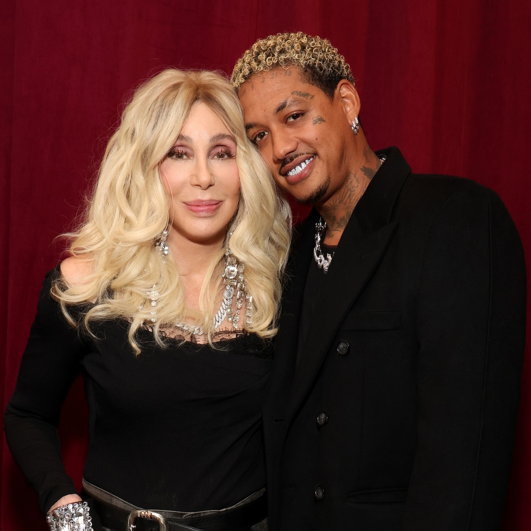 и Александър A E Едуардс продължава традицията си за Грами В края