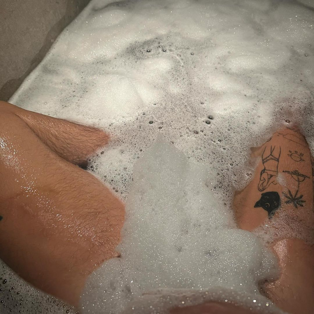Bad Bunny, Bathtub
