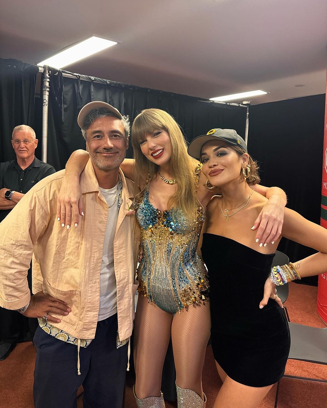 Taylor Swift และ Travis Kelce Go IG อย่างเป็นทางการ—ด้วยความช่วยเหลือจากราชวงศ์