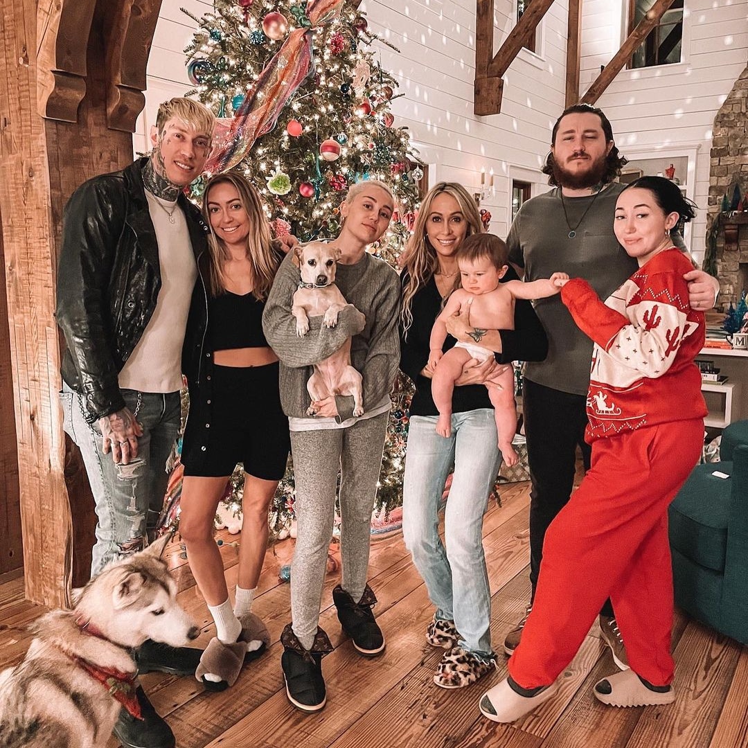 Trace Cyrus, Brandi Cyrus, Miley Cyrus, Tish Cyrus, Braison Cyrus, Noah Cyrus