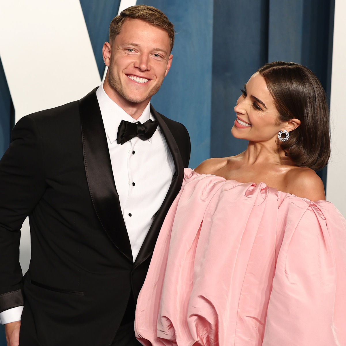 Крисчън Маккафри се намесва в сблъсъка на Super Bowl Suite на годеницата Оливия Кулпо и мама Лиза Маккафри