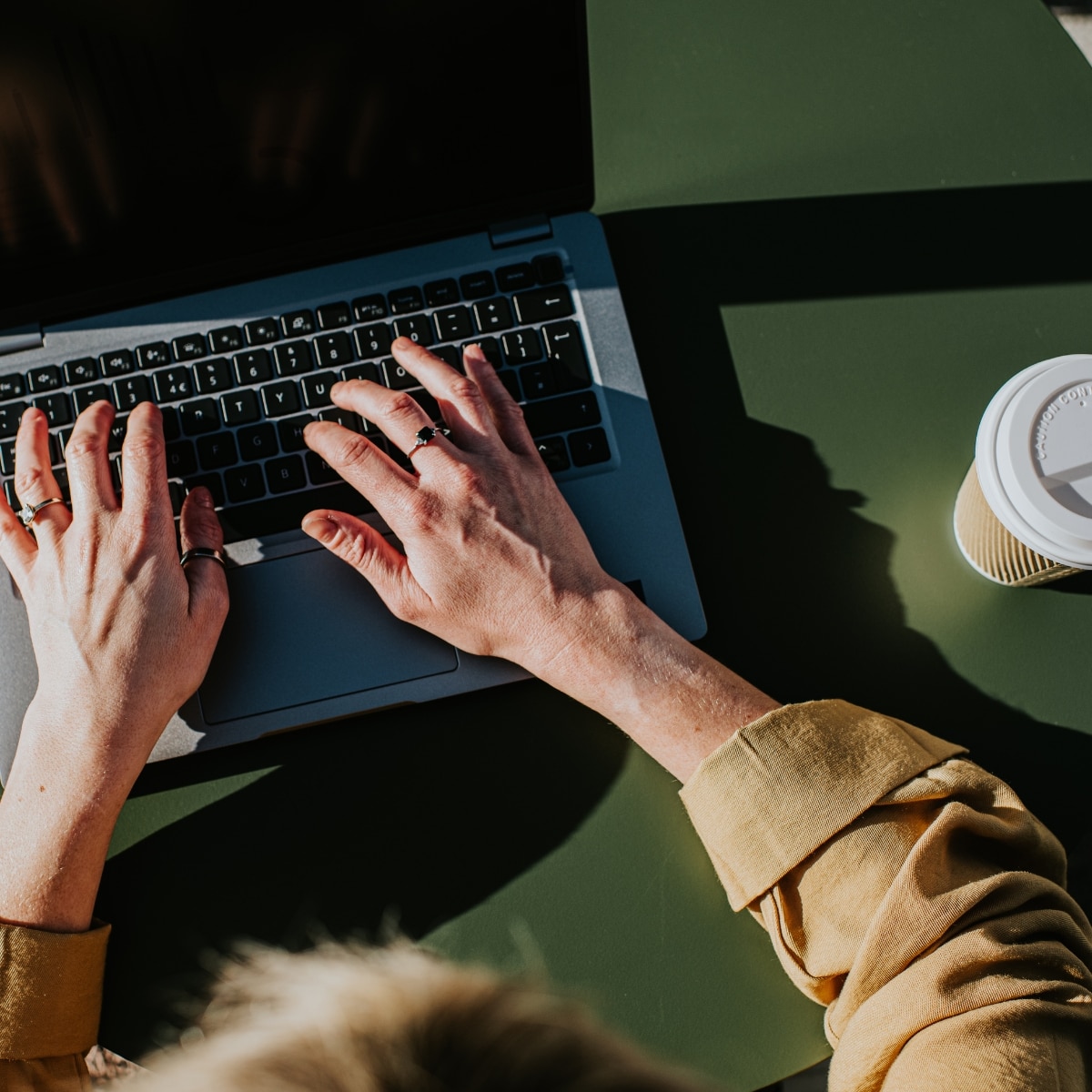 The Best Ways To Beat The Afternoon Slump & Boost Your Energy At Work