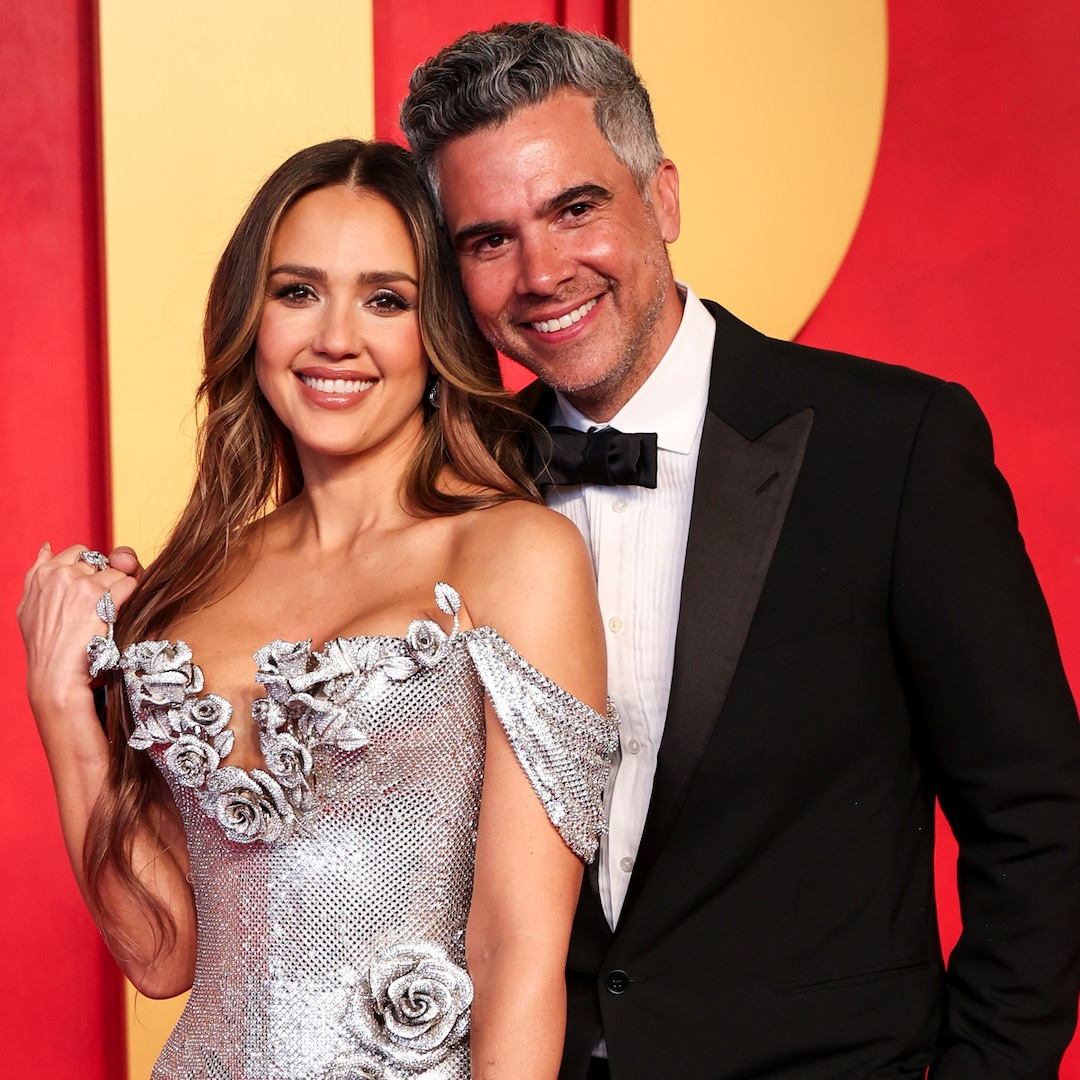 Jessica Alba Officially Files for Divorce From Cash Warren After 16 Years of Marriage – E! Online Jessica Alba Officially Files for Divorce From Cash Warren After 16 Years of Marriage – E! Online