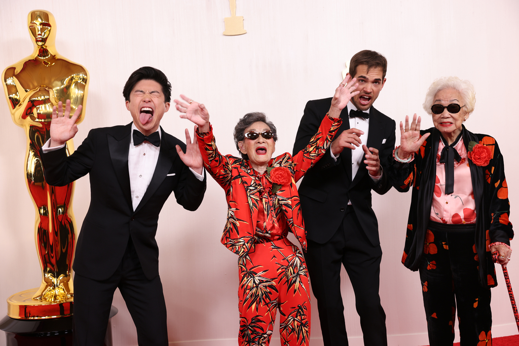 Nǎi Nai and Wài Pó Stars Offer Sweetest Moment at 2024 Oscars
