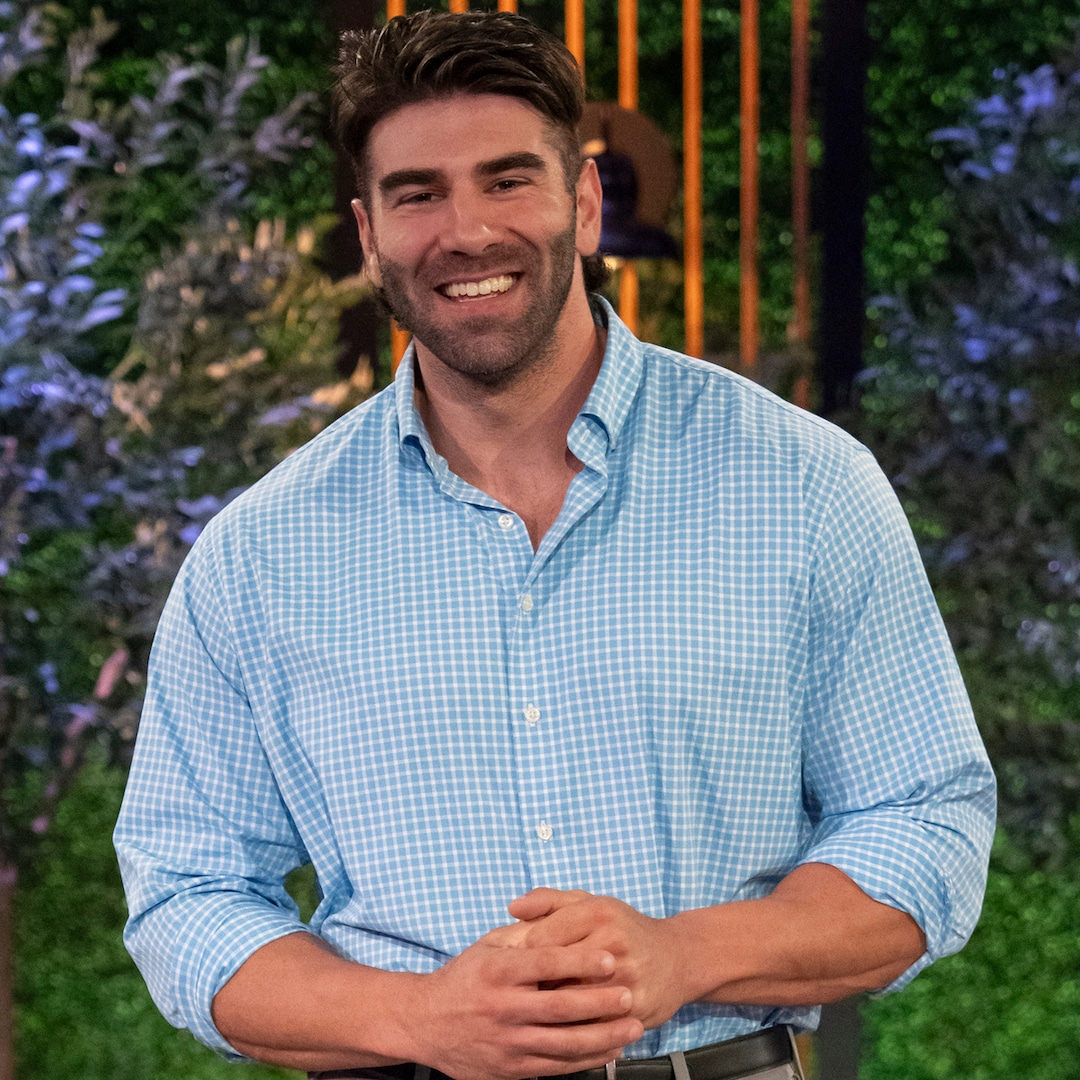 Love Is Blind’s Trevor Sova Sets the Record Straight on Off-Screen Girlfriend Claims – E! Online Love Is Blind’s Trevor Sova Sets the Record Straight on Off-Screen Girlfriend Claims – E! Online