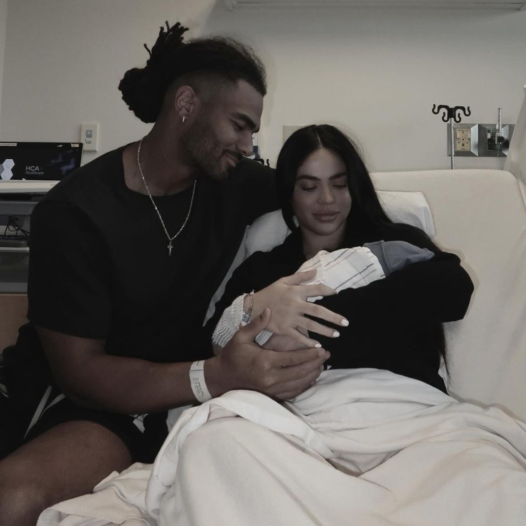 Bachelor Nation Сидни Хайтауър ражда, посреща първото бебе със звездата от NFL Фред Уорнър