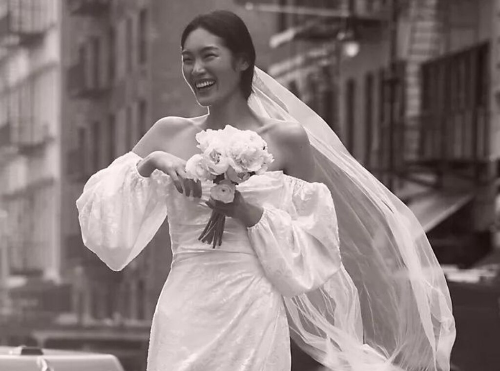 Should You Tip Your Salesperson After Buying a Wedding Dress? Brides Weigh  in on TikTok