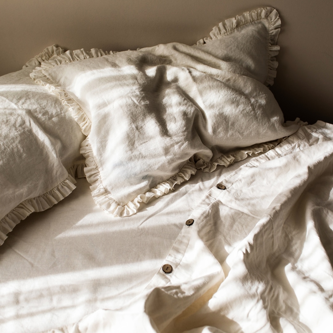Как да почистите в дълбочина всяка част от леглото си: матрак, чаршафи, възглавници и други