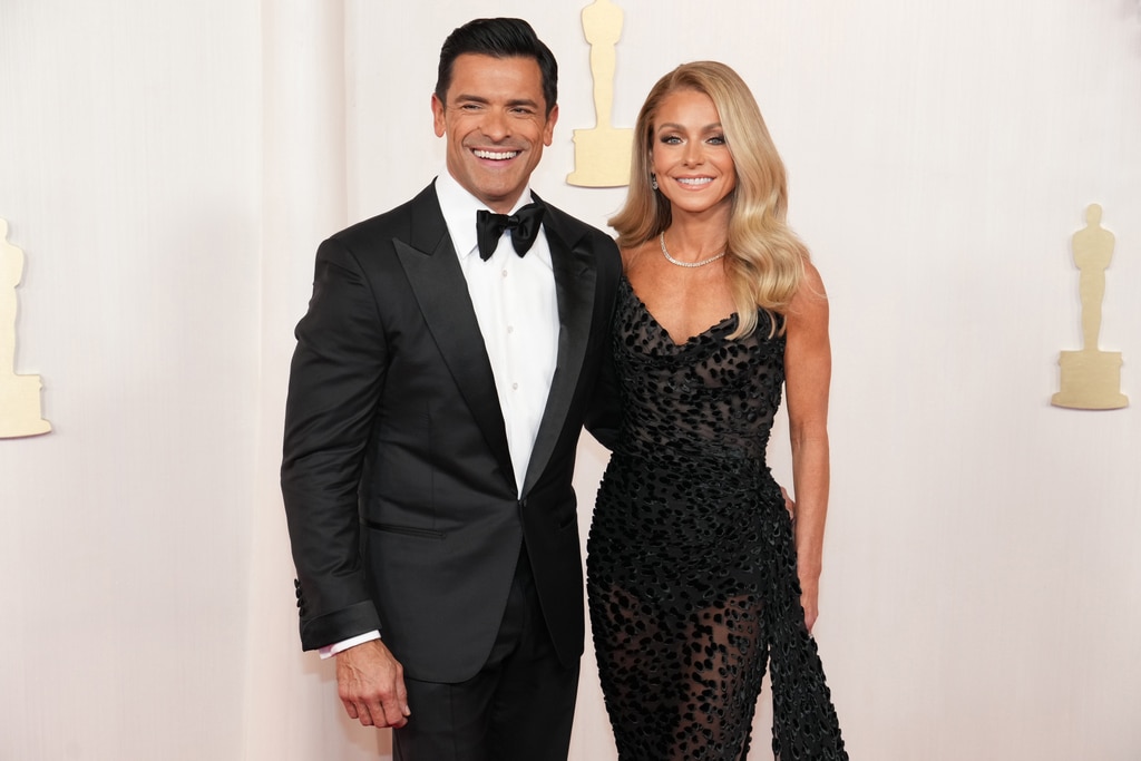 Kelly Ripa enthüllt die Reaktion von Mark Consuelos auf ihren Tritt in den Schritt