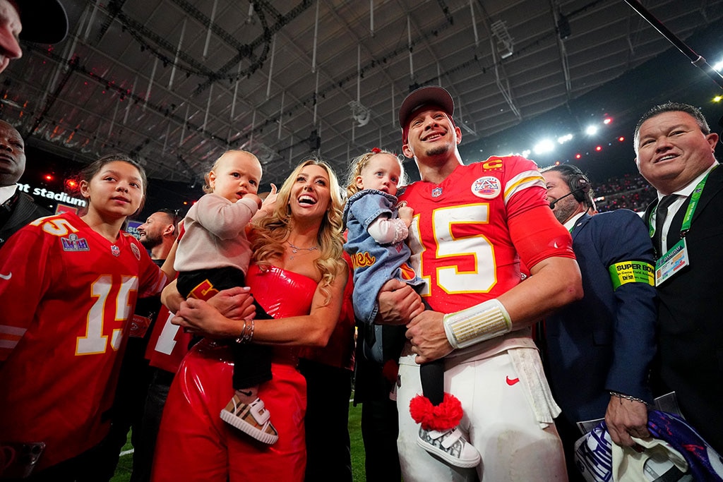 Brittany Mahomes ที่ตั้งครรภ์ตั้งท้องโทรลล์ Patrick Mahomes เหนืออุบัติเหตุตู้เสื้อผ้า