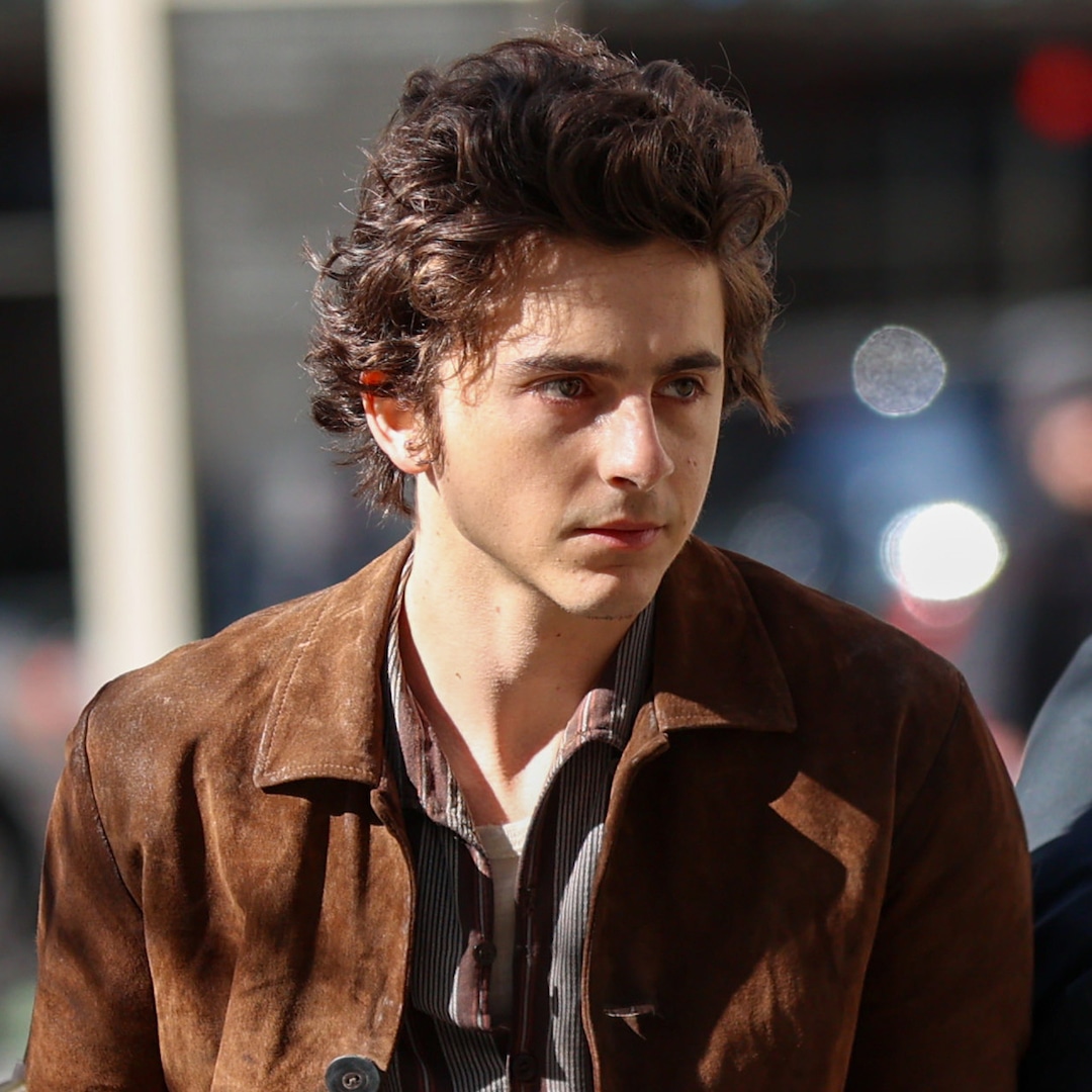 Timothée Chalamet’s Bob Dylan Movie Transformation Will Have You Tangled Up in Blue – E! Online Timothée Chalamet’s Bob Dylan Movie Transformation Will Have You Tangled Up in Blue – E! Online