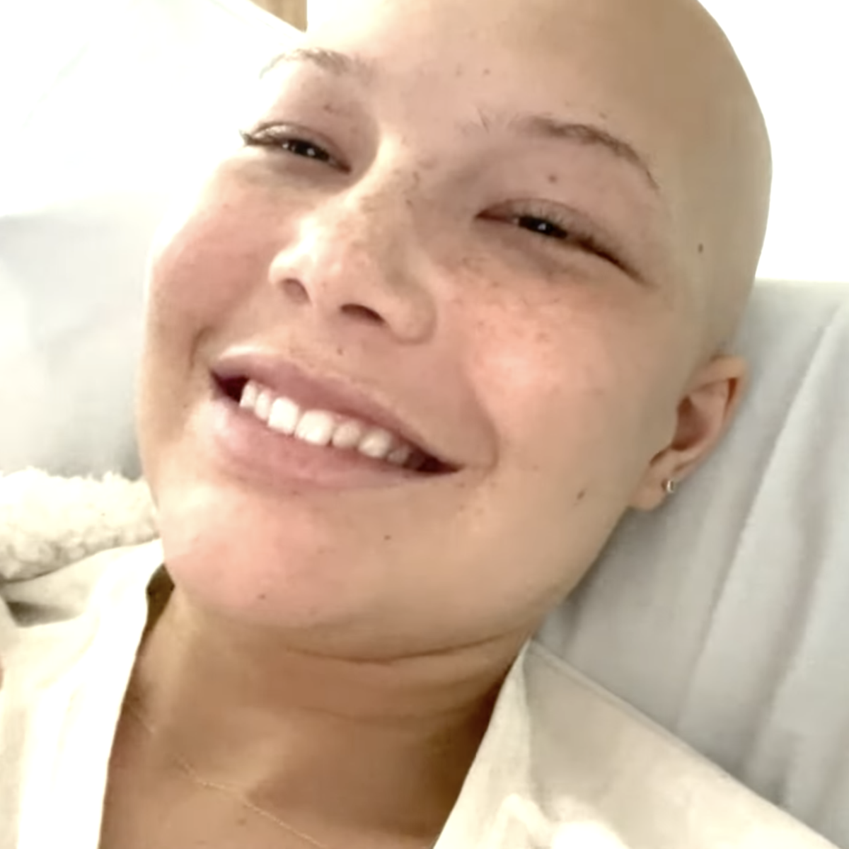 Дъщерята на Майкъл Страхан, Изабела, се разплаква, докато споделя неочаквана актуална информация за химиотерапията
