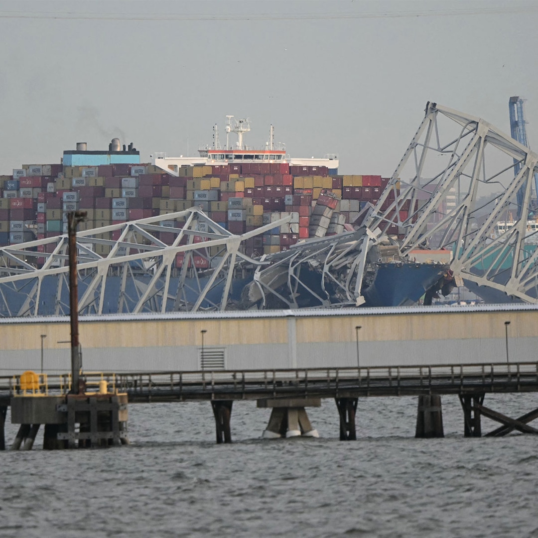 Балтиморският мост претърпя „катастрофално срутване“, след като беше ударен от товарен кораб