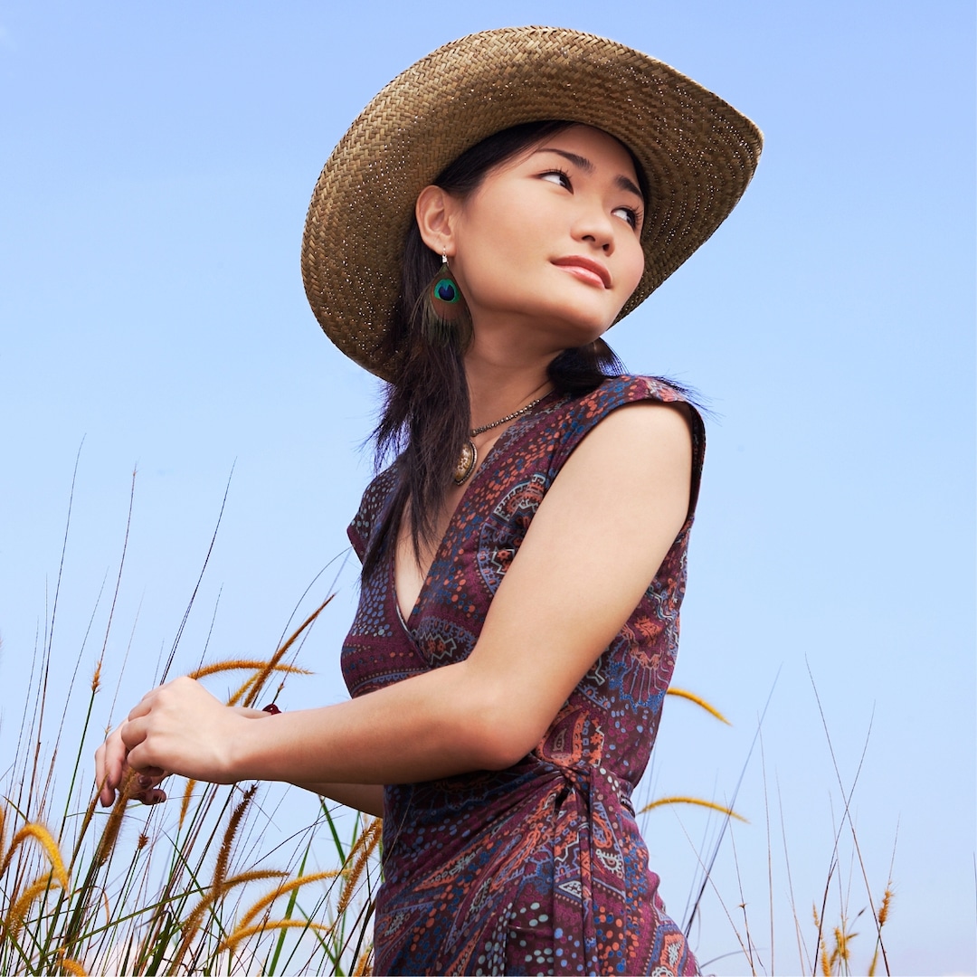 Transform Your Clothes Into a Festival-Ready Outfit With These Chic & Trendy Accessories – E! Online Transform Your Clothes Into a Festival-Ready Outfit With These Chic & Trendy Accessories – E! Online