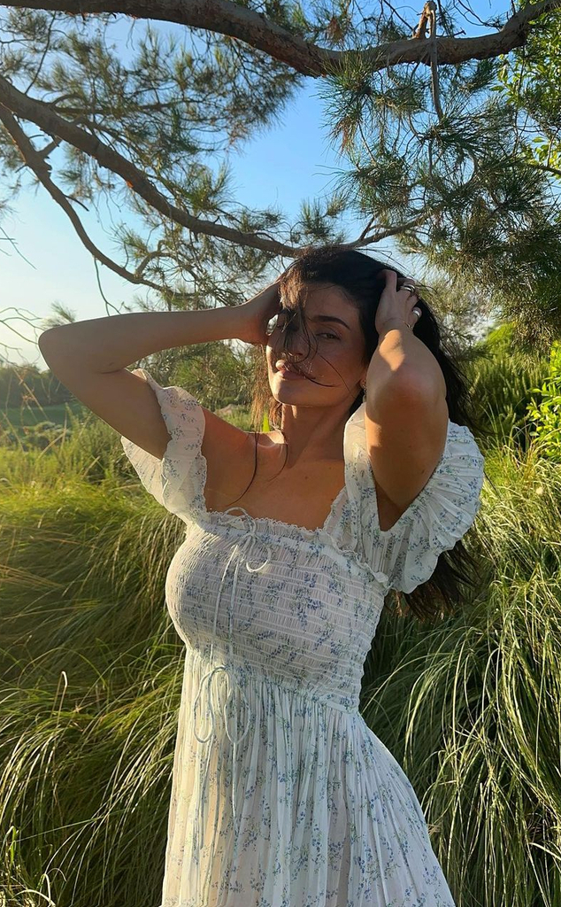 Kylie Jenner Instagram February 5, 2020 – Star Style