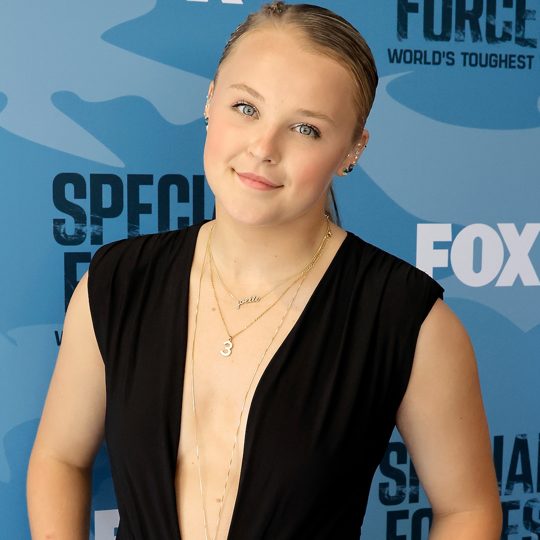 JoJo Siwa Shares Costumes She Took While Preparing to Evacuate Los Angeles Fires – E! Online JoJo Siwa Shares Costumes She Took While Preparing to Evacuate Los Angeles Fires – E! Online