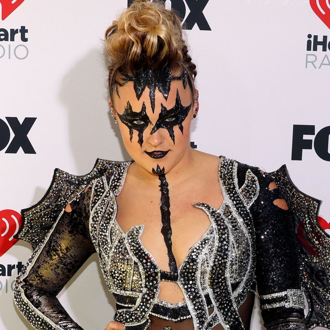 JoJo Siwa Addresses Claim She “Stole” Her New Song “Karma” From Miley Cyrus and Brit Smith – E! Online JoJo Siwa Addresses Claim She “Stole” Her New Song “Karma” From Miley Cyrus and Brit Smith – E! Online