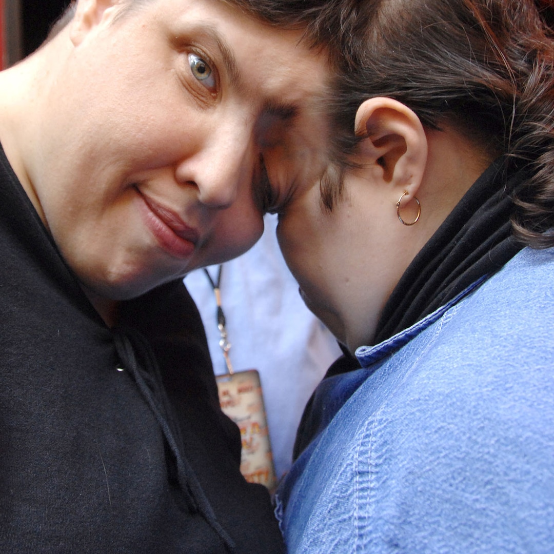 World’s Oldest Conjoined Twins Lori and George Schappell Dead at 62 – E! Online World’s Oldest Conjoined Twins Lori and George Schappell Dead at 62 – E! Online