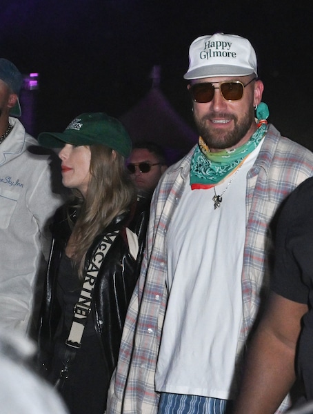\<p\>Taylor Swift \& Travis Kelce\</p\>