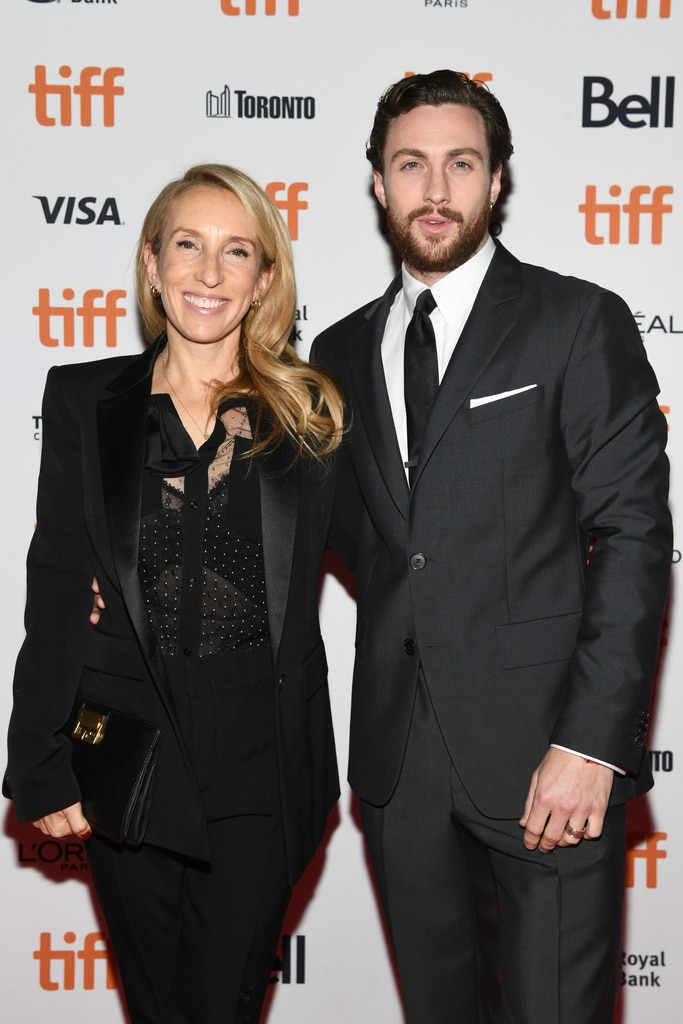 Aaron Taylor-Johnson โพสต์ภาพที่หายากสำหรับวันเกิดปีที่ 18 ของ Stepdaughter