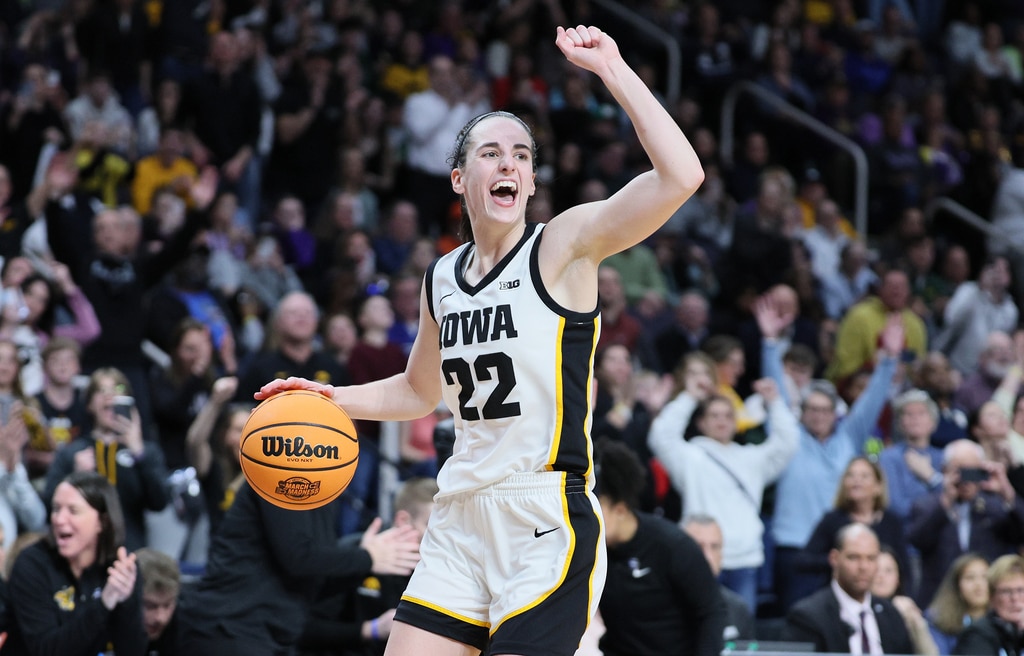 Caitlin Clark okazuje miłość swojemu chłopakowi Connorowi McCaffery'emu po meczu WNBA Honor