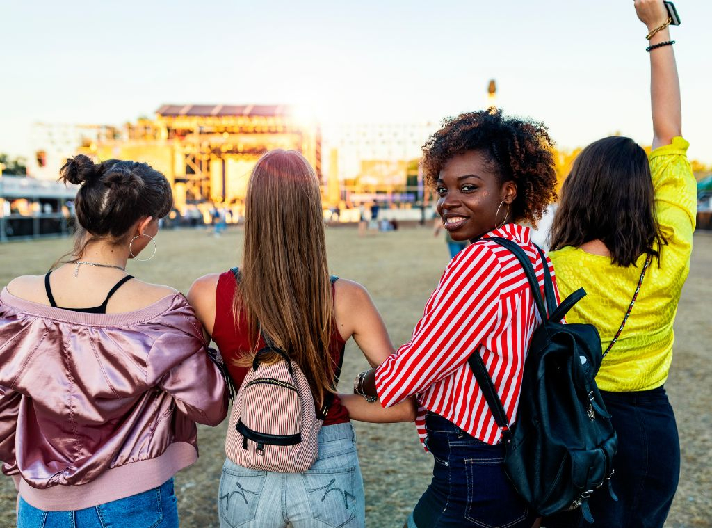 shop_coachella stagecoach bags_hero