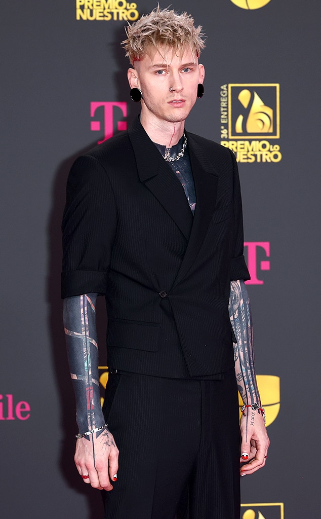 Machine Gun Kelly присоединяется к голосу на фоне беременности Меган Фокс