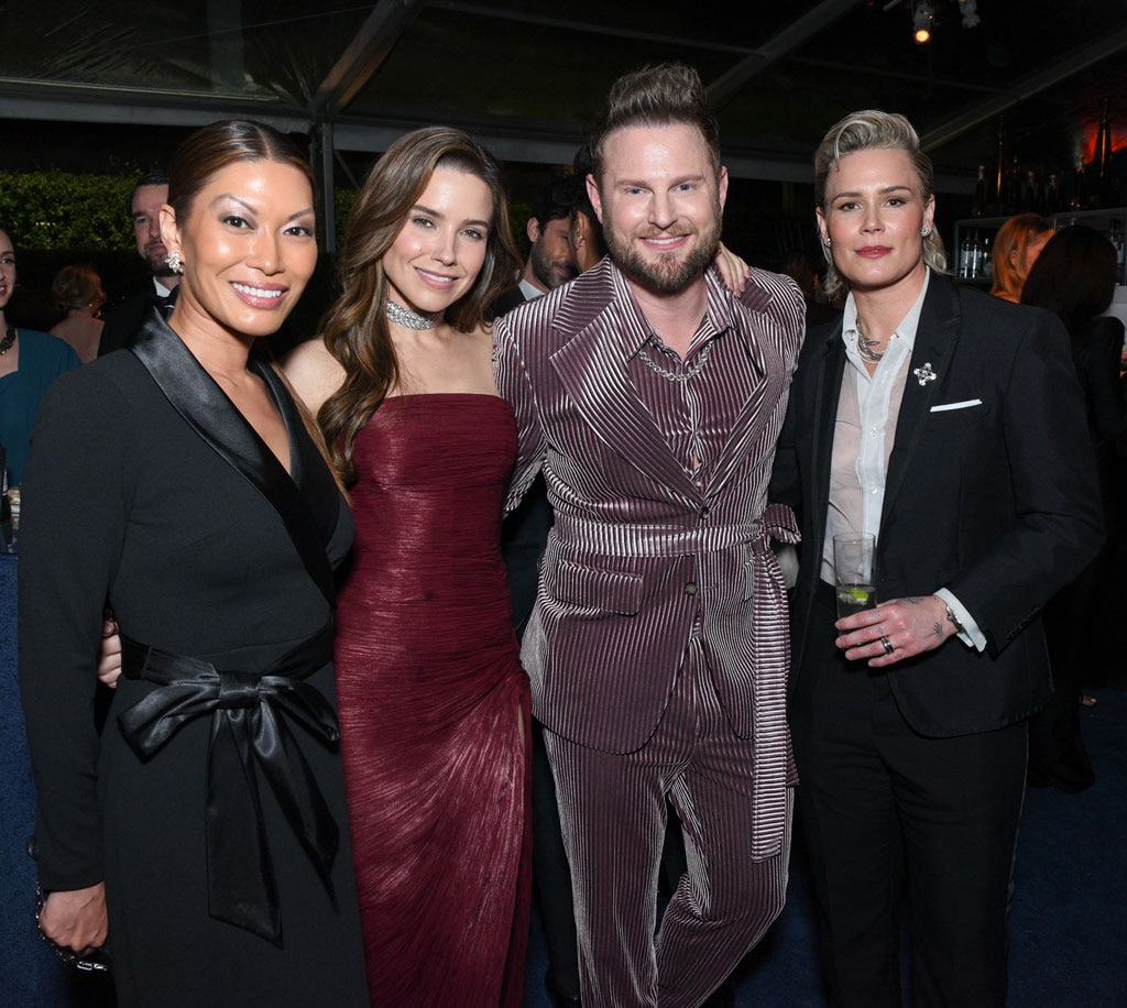 Sophia Bush และ Ashlyn Harris สนุกสนานกับค่ำคืนเดตที่งาน Glamour Ceremony