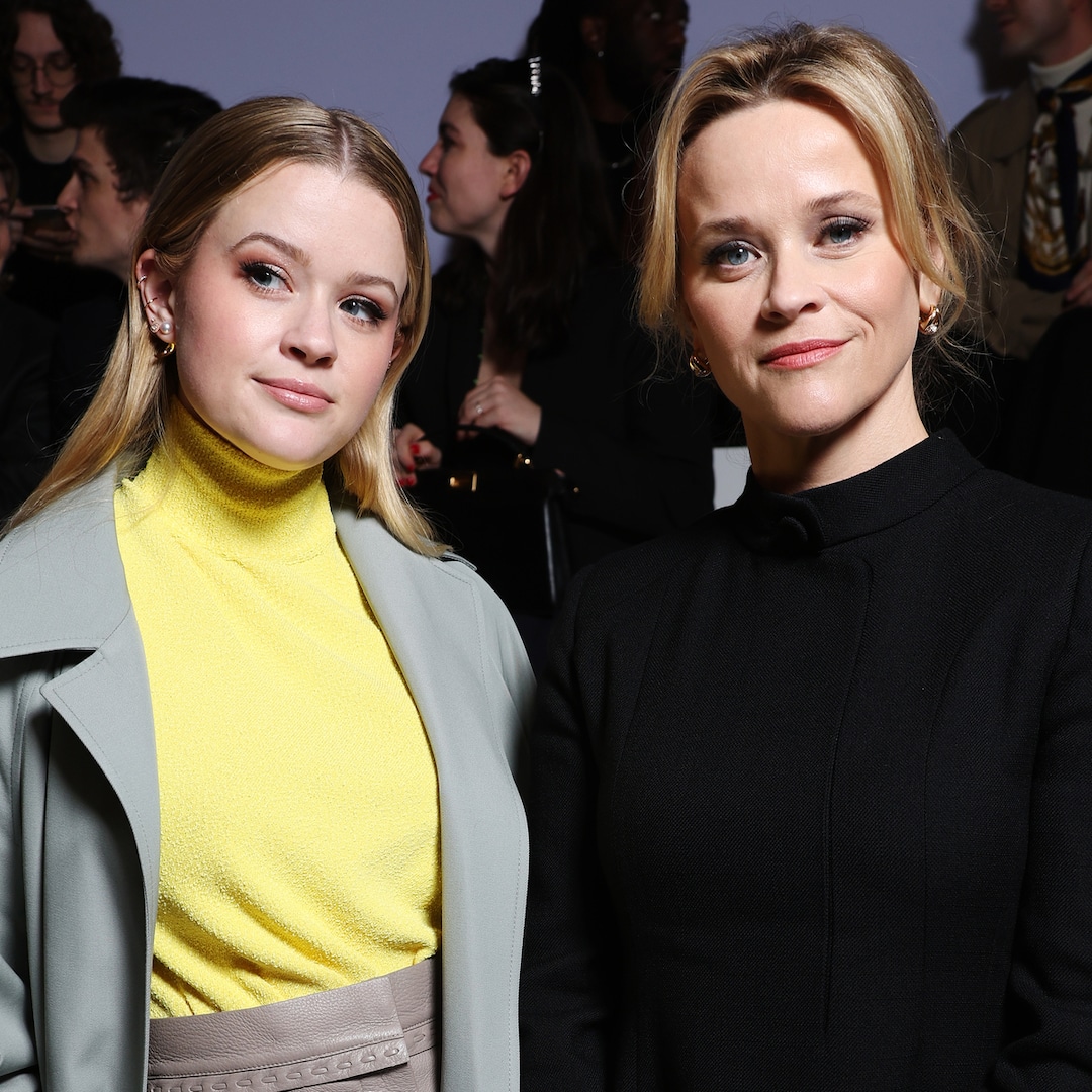 Reese Witherspoon & Daughter Ava's Resemblance Is Wild in Twinning Pic