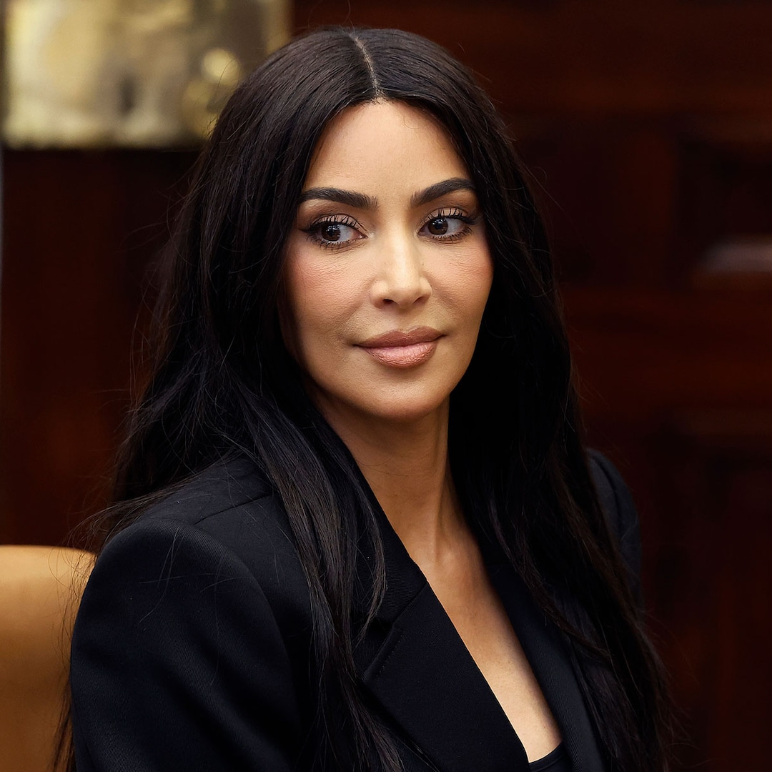 Kim Kardashian Debuts Icy Blonde Hair…