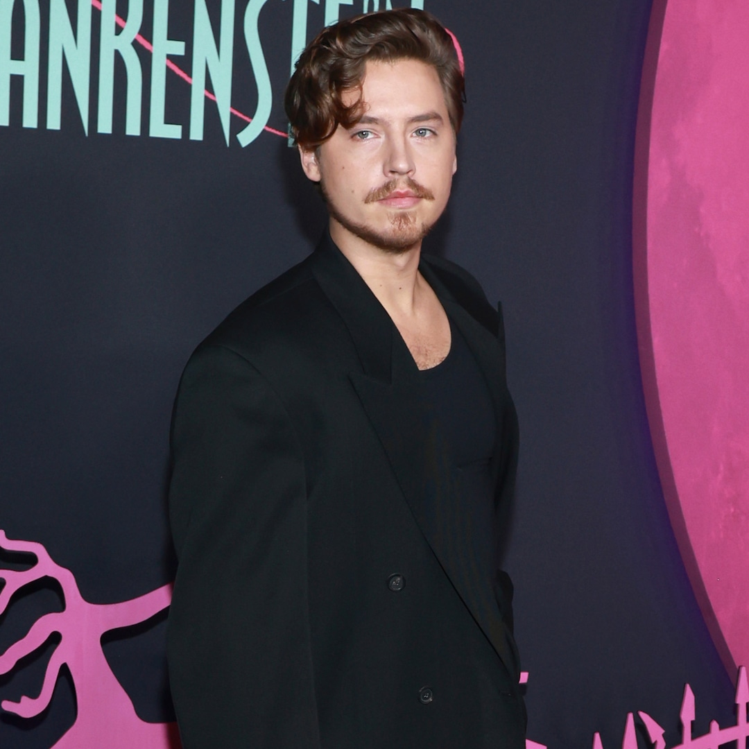 Cole Sprouse Shares How Riverdale Costar Mark Consuelos and Kelly Ripa Influenced His Love Life – E! Online Cole Sprouse Shares How Riverdale Costar Mark Consuelos and Kelly Ripa Influenced His Love Life – E! Online