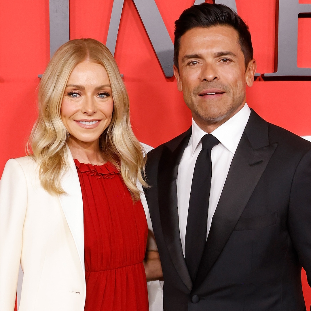 Kelly Ripa Gives Mark Consuelos’ Dramatic Hair Transformation a Handsy Seal of Approval – E! Online Kelly Ripa Gives Mark Consuelos’ Dramatic Hair Transformation a Handsy Seal of Approval – E! Online