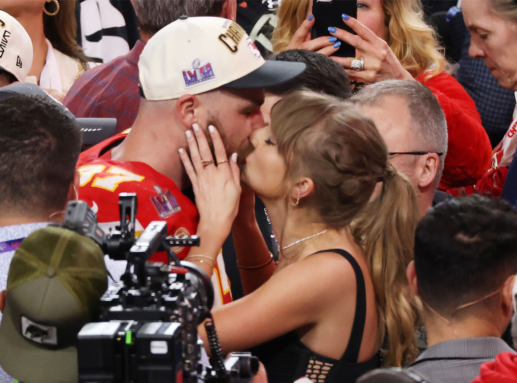 Taylor Swift, Travis Kelce, kiss, Super Bowl 2024